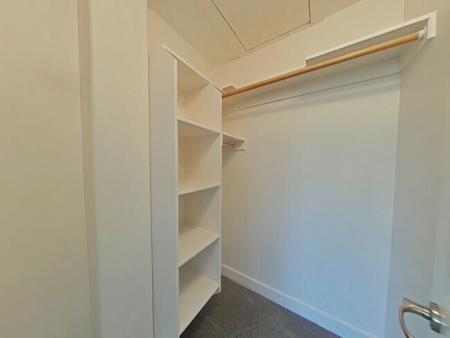 Building Photo - Beautiful 3 bedroom, 2 1/2 bathroom, townhouse with attached garage!