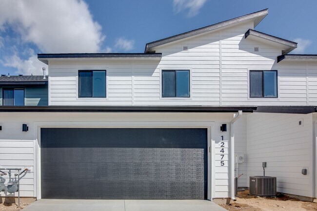 Building Photo - Now Leasing! Great Location, Community, Qu...