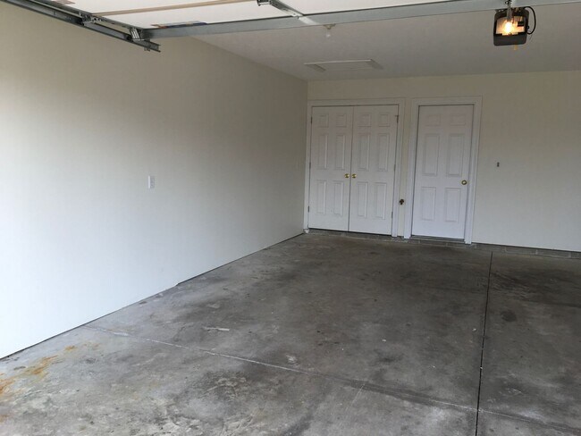 Building Photo - 2295 Shamrock Ln