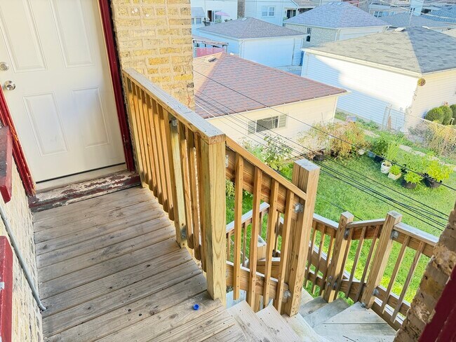 Building Photo - 5842 W Barry Ave