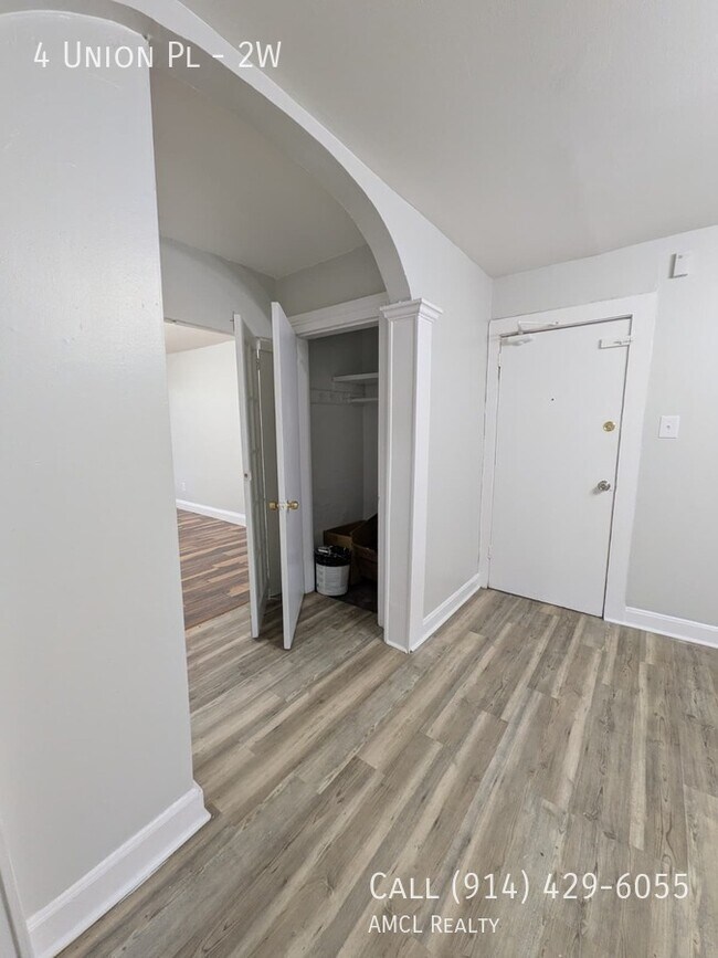 Building Photo - 4 Union Pl