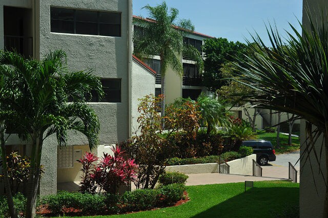 Building Photo - 2306 S Cypress Bend Dr