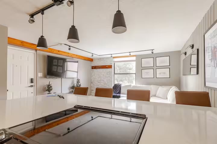 Building Photo - 1150 Deer Valley Dr