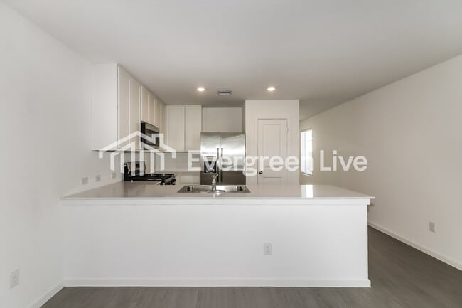 Building Photo - 19747 US-59