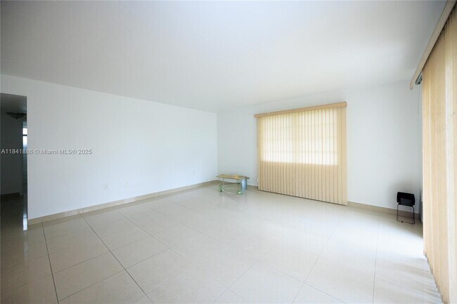Building Photo - 9300 SW 77th Ave
