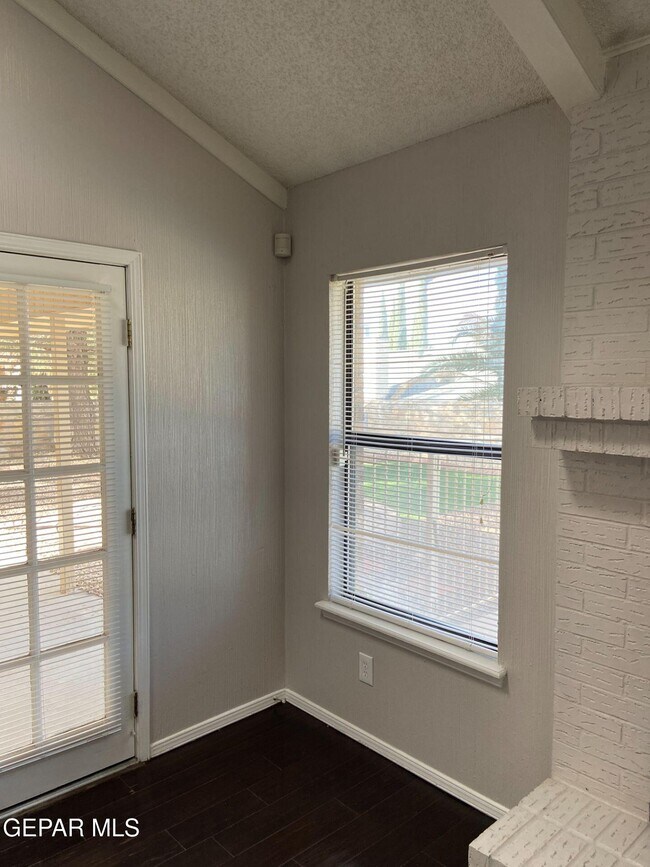 Building Photo - 6721 El Parque Dr