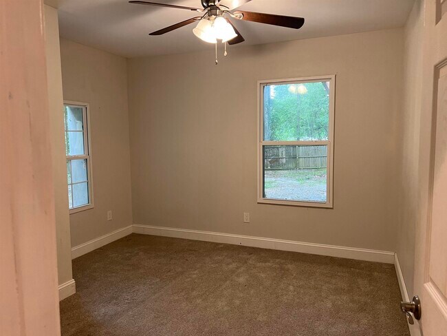 Building Photo - 1716 GA-85