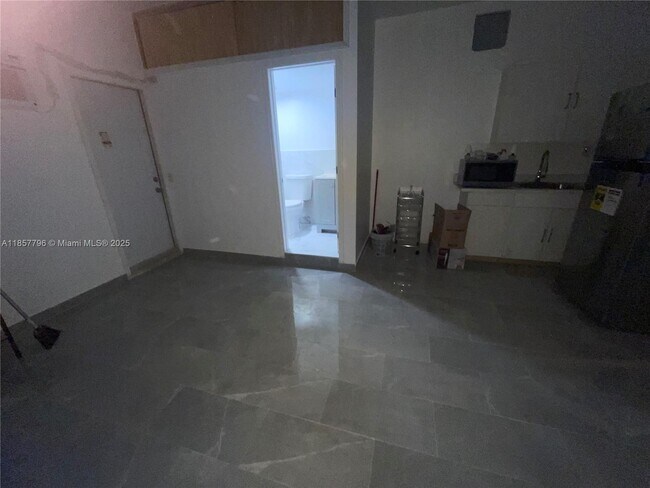 Building Photo - 6130 SW 64th Ave