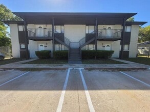 Building Photo - 7855 Pinehurst Dr