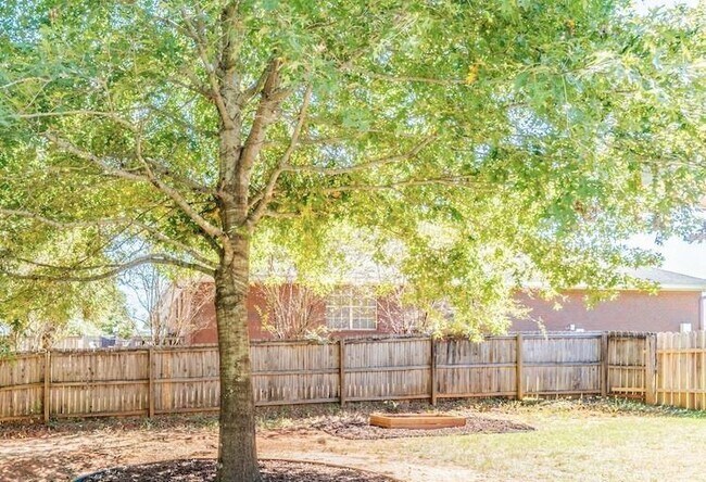 Building Photo - 10770 Hunters Cir W