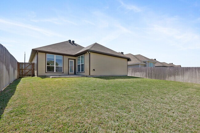 Building Photo - 1320 Kingsgate Dr