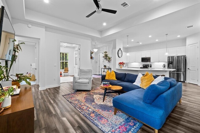 Building Photo - 706 Stow Dr