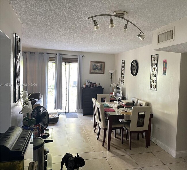 Building Photo - 3522 NE 171 St