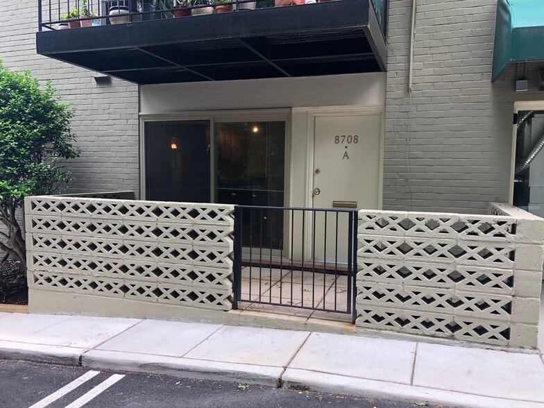 Front Entrance - 8708 Manchester Rd