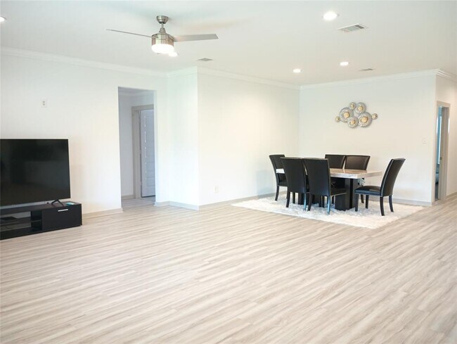 Building Photo - 3335 Balboa Grove Ln