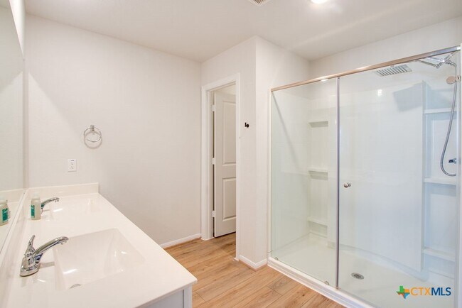 Building Photo - 324 Kenai Dr