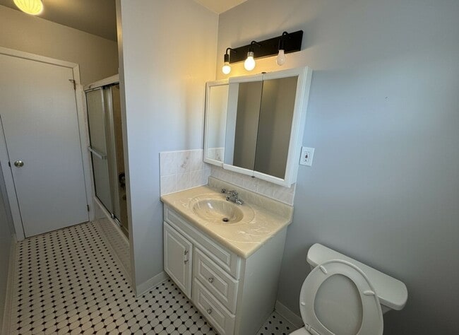 Building Photo - Spacious 4BR Home with Garage in Northeast Philadelphia