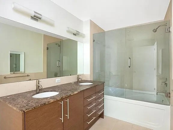 Building Photo - 301 Main St