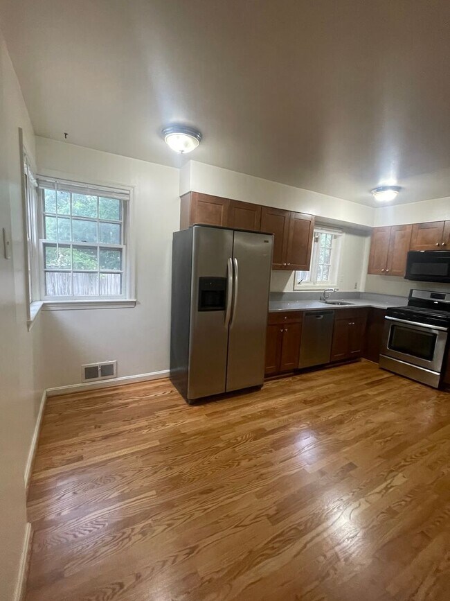Building Photo - Single Family in Silver Spring