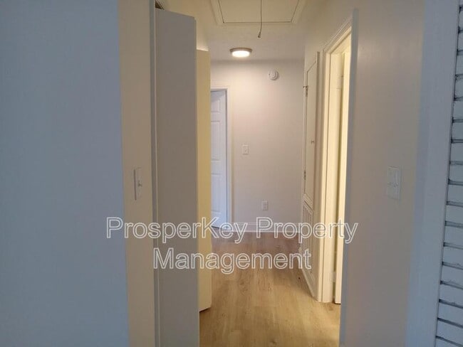 Building Photo - 1100 43rd Ct