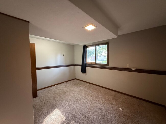 Building Photo - Spacious 4 Bedroom Home in Coon Rapids