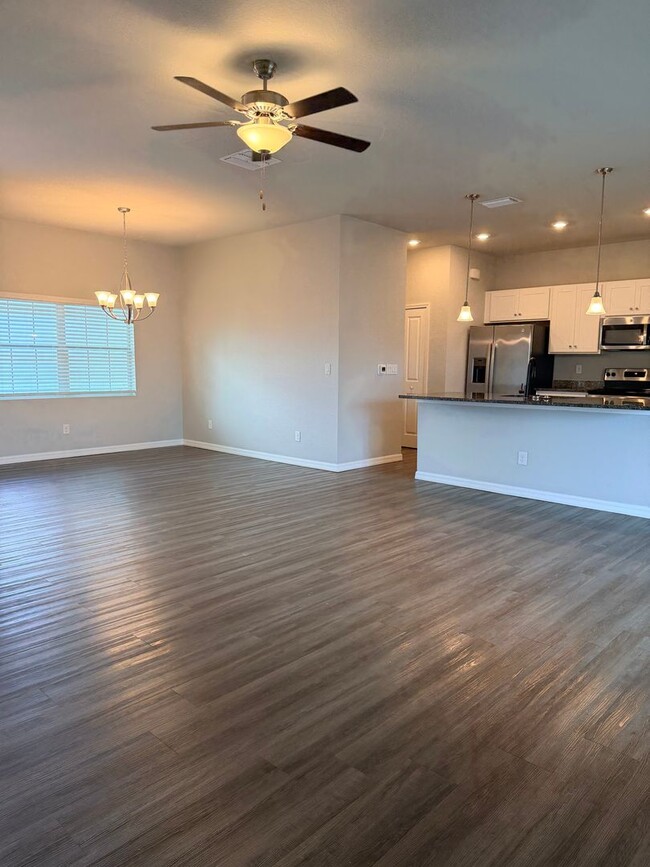 Building Photo - 3 bedrooms and 2 baths! FRESHLY RENOVATED!