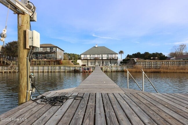 Building Photo - Water front!! Boat Lift!!  Gemstone Drive @ Back Gate Bridge in Sneads Ferry