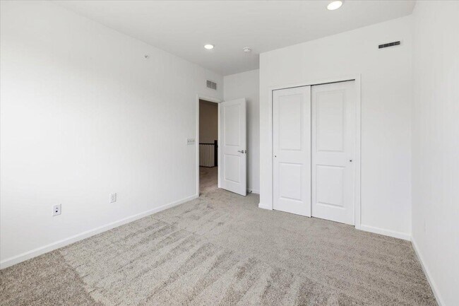 Building Photo - 200 Balsam St
