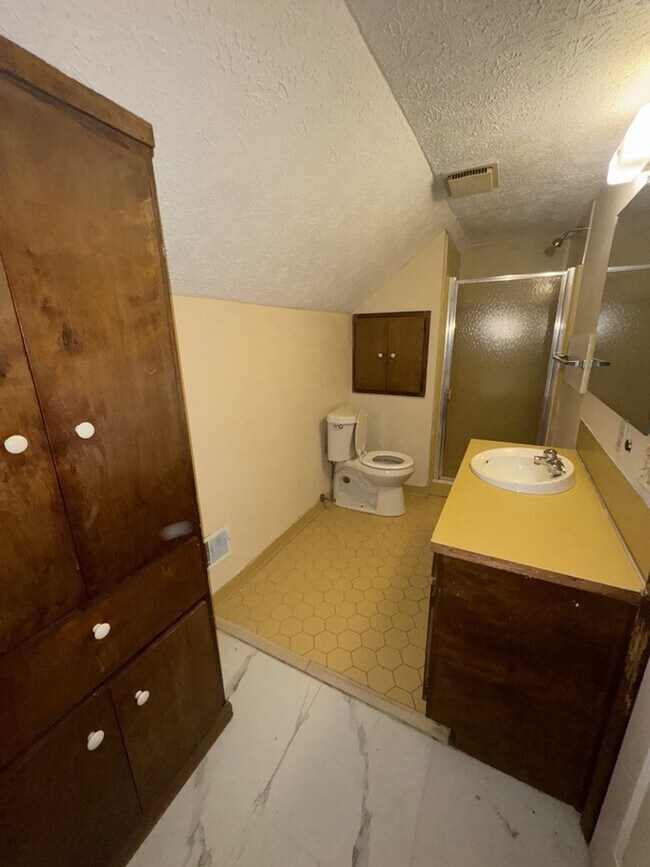 Building Photo - r2207