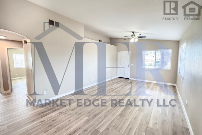 Building Photo - 3Bed/2Bath Home at Broadway/16th St! Ready for Immediate Move-In!--NO HOA!