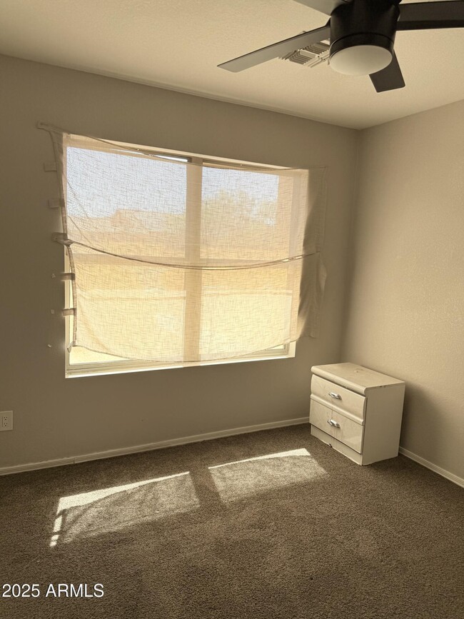 Building Photo - 678 W Kingman Loop