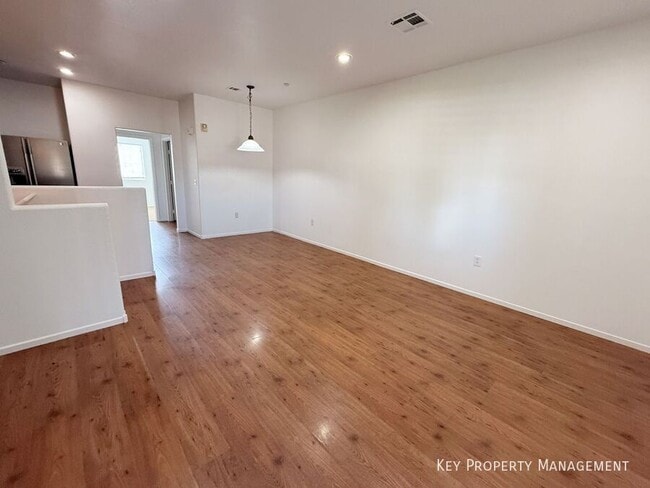 Building Photo - 5975 Barbosa Dr