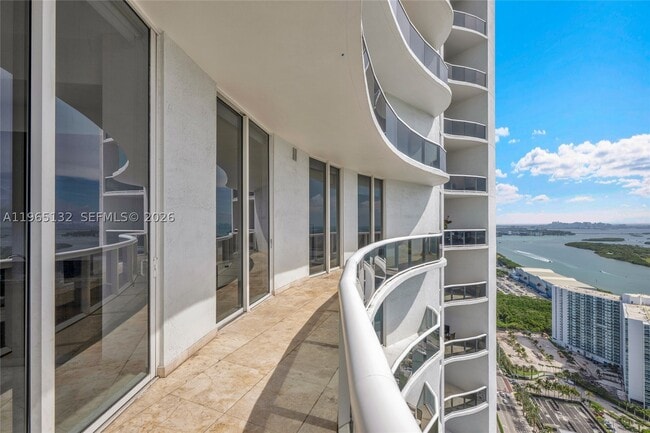 Building Photo - 16001 Collins Ave