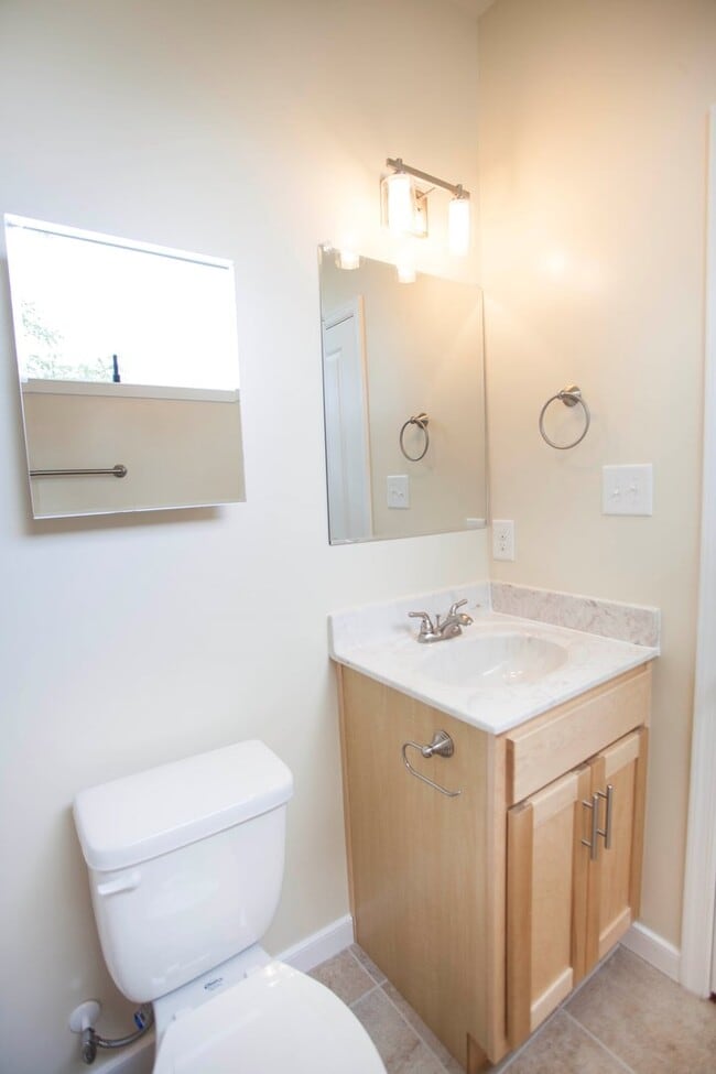 Building Photo - 613 N 21st St