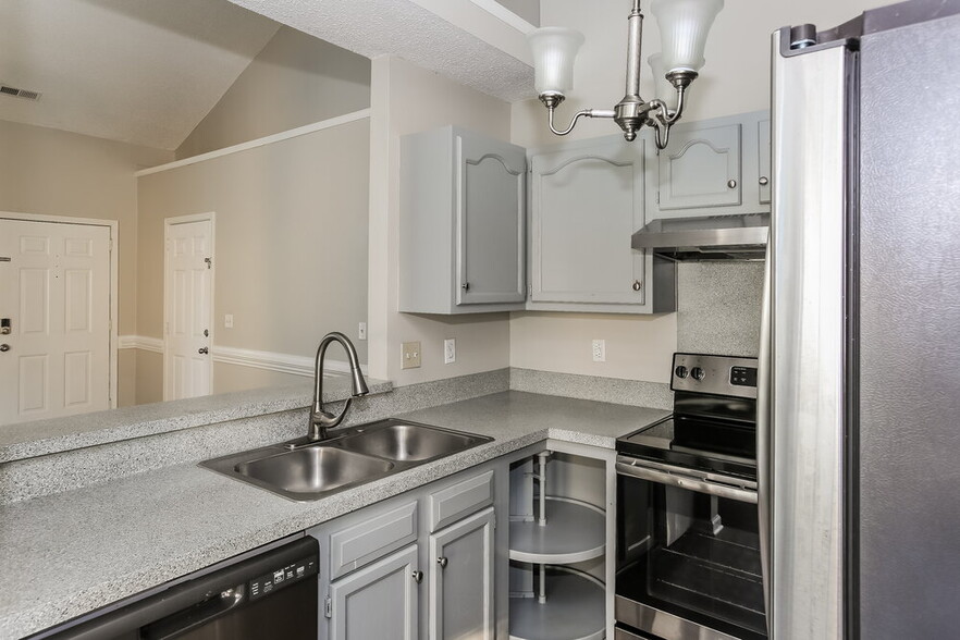 Building Photo - 3106 Fairington Dr