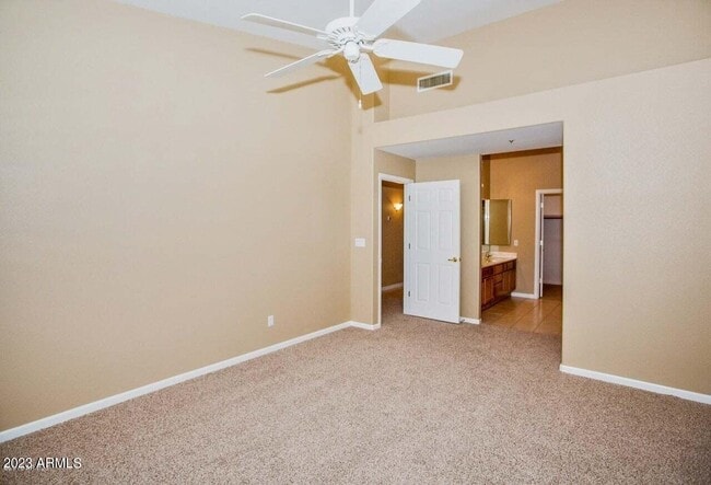 Building Photo - 8910 E Maple Dr