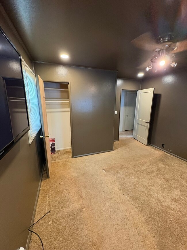 Building Photo - 313 E North St