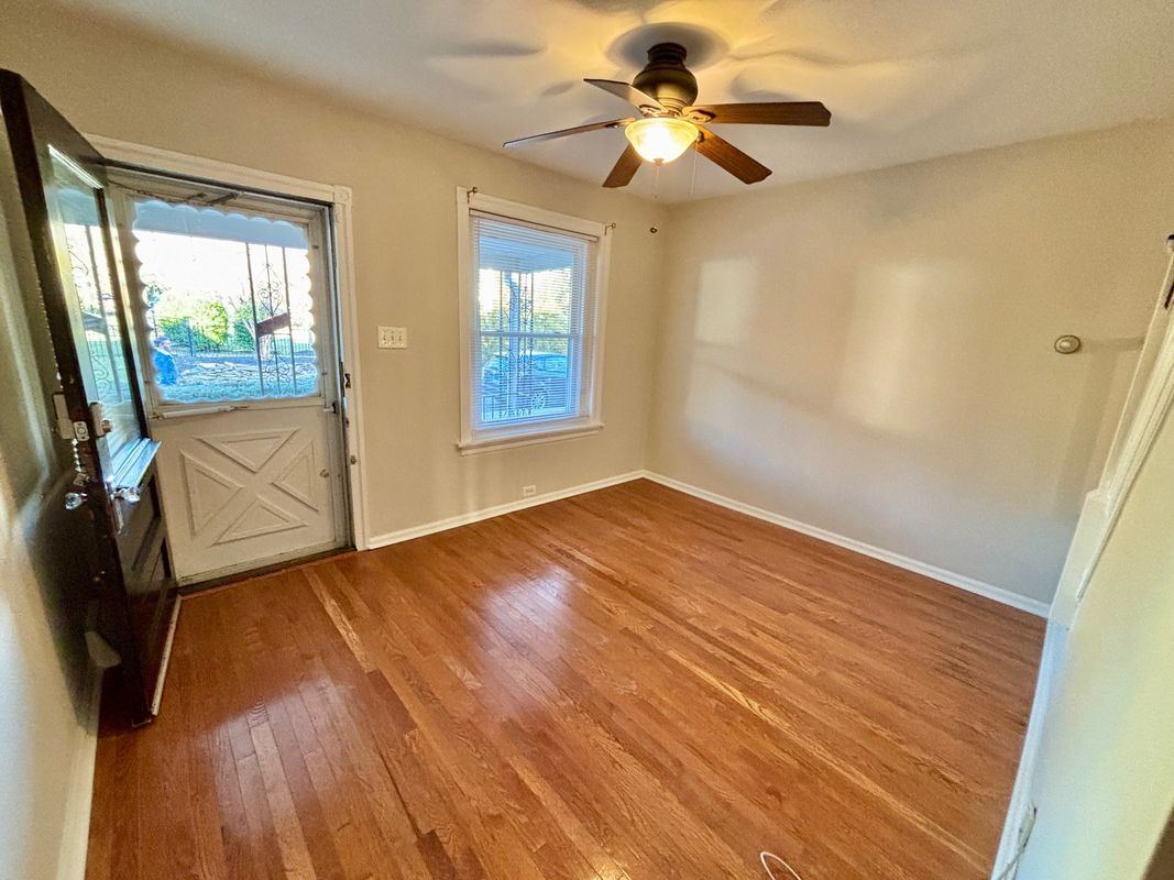 Building Photo - 706 W Railroad Ave