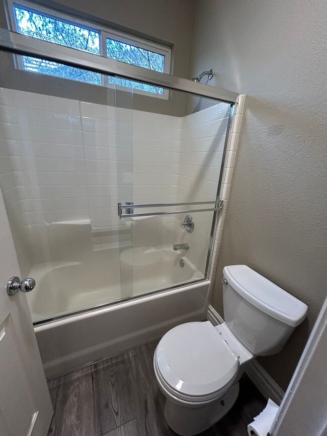 Building Photo - 3 Bedroom 2 bathroom with a bonus room and Solar in NW Visalia!