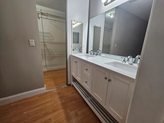 Building Photo - 2738 Carambola Cir S