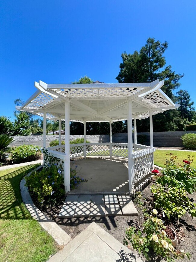 Building Photo - San Gabriel