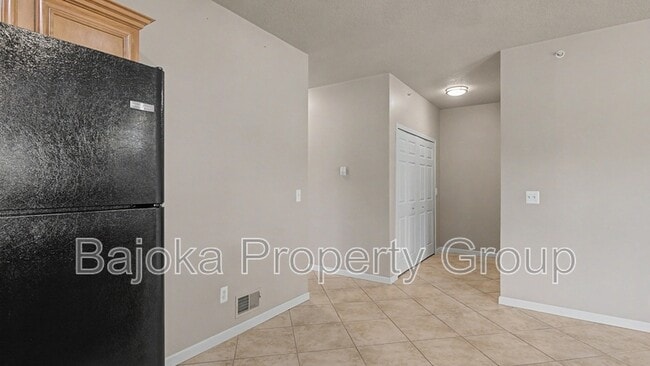 Building Photo - 43018 Burlington Dr