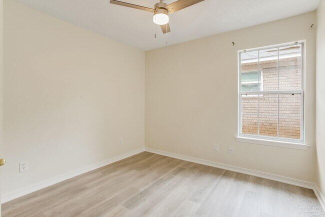Building Photo - 1110 E Lee St