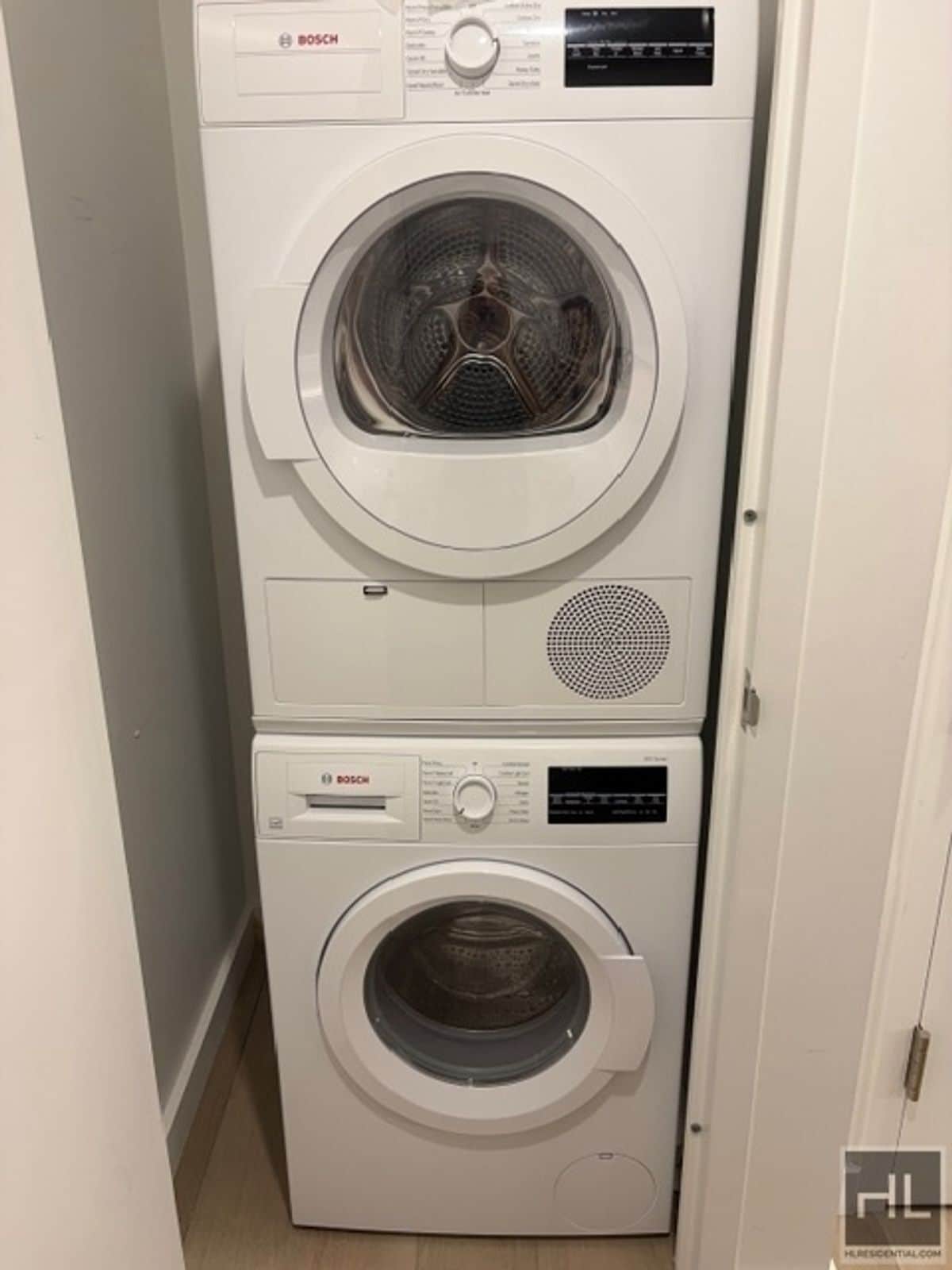 Building Photo - Luxurious Woodside 1 Bedroom with Views!