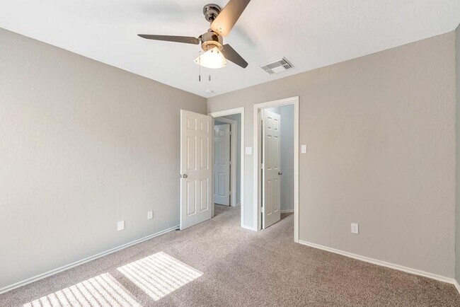 Building Photo - 18 N Star Ridge Cir