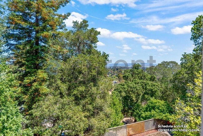 Building Photo - 632 Acacia Ln