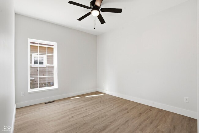 Building Photo - 4623 Rookwood Ave