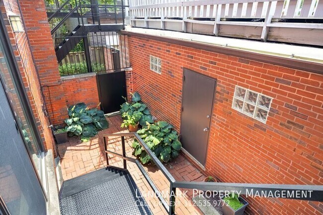 Building Photo - 1720 N Orchard St
