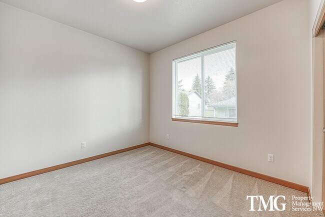 Building Photo - 2BD Duplex in Great Washougal Location! Beautiful Finishes!