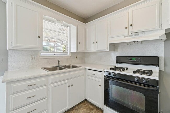 Building Photo - 4009 Vickie Dr